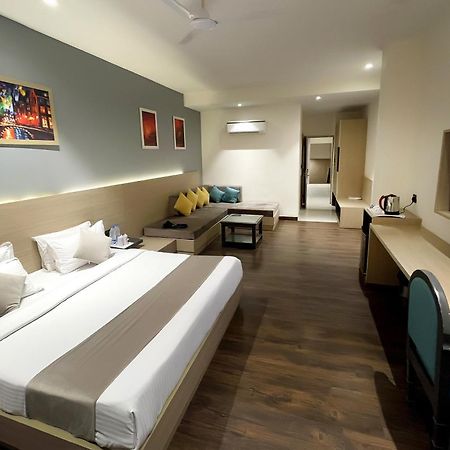 Hotel Classic Residency Kālka Екстериор снимка