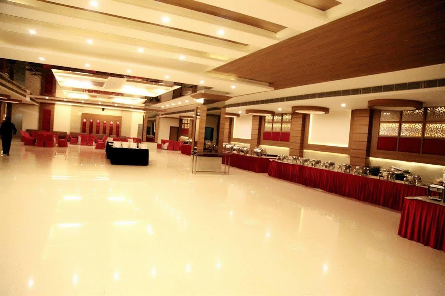 Hotel Classic Residency Kālka Екстериор снимка