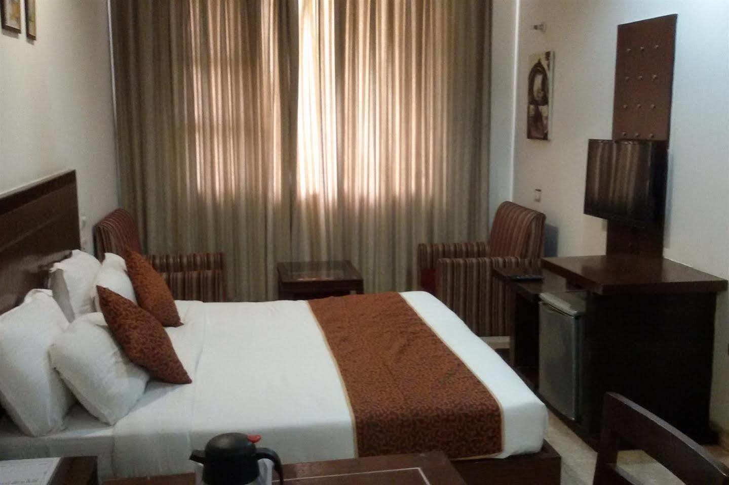Hotel Classic Residency Kālka Екстериор снимка