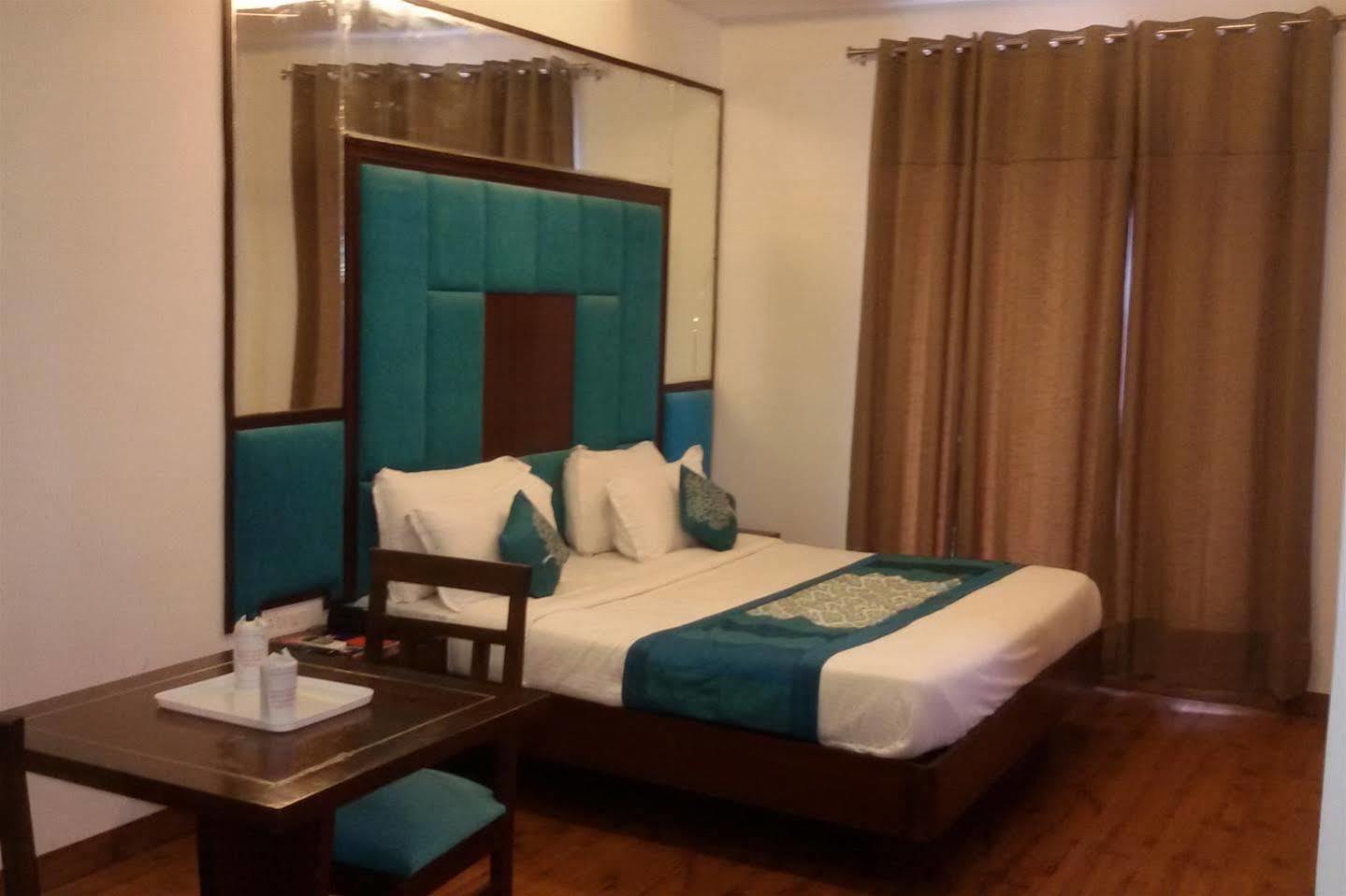 Hotel Classic Residency Kālka Екстериор снимка