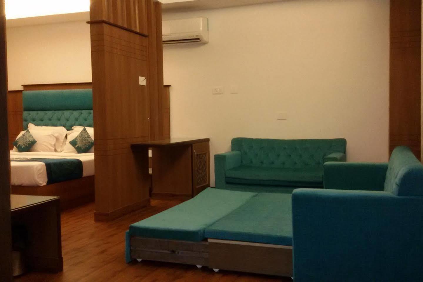 Hotel Classic Residency Kālka Екстериор снимка